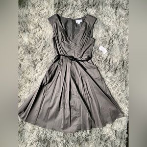NWT Jessica Simpson Gray V-Neck Dress with Belt and Pockets - Size 8 ($98 tag)